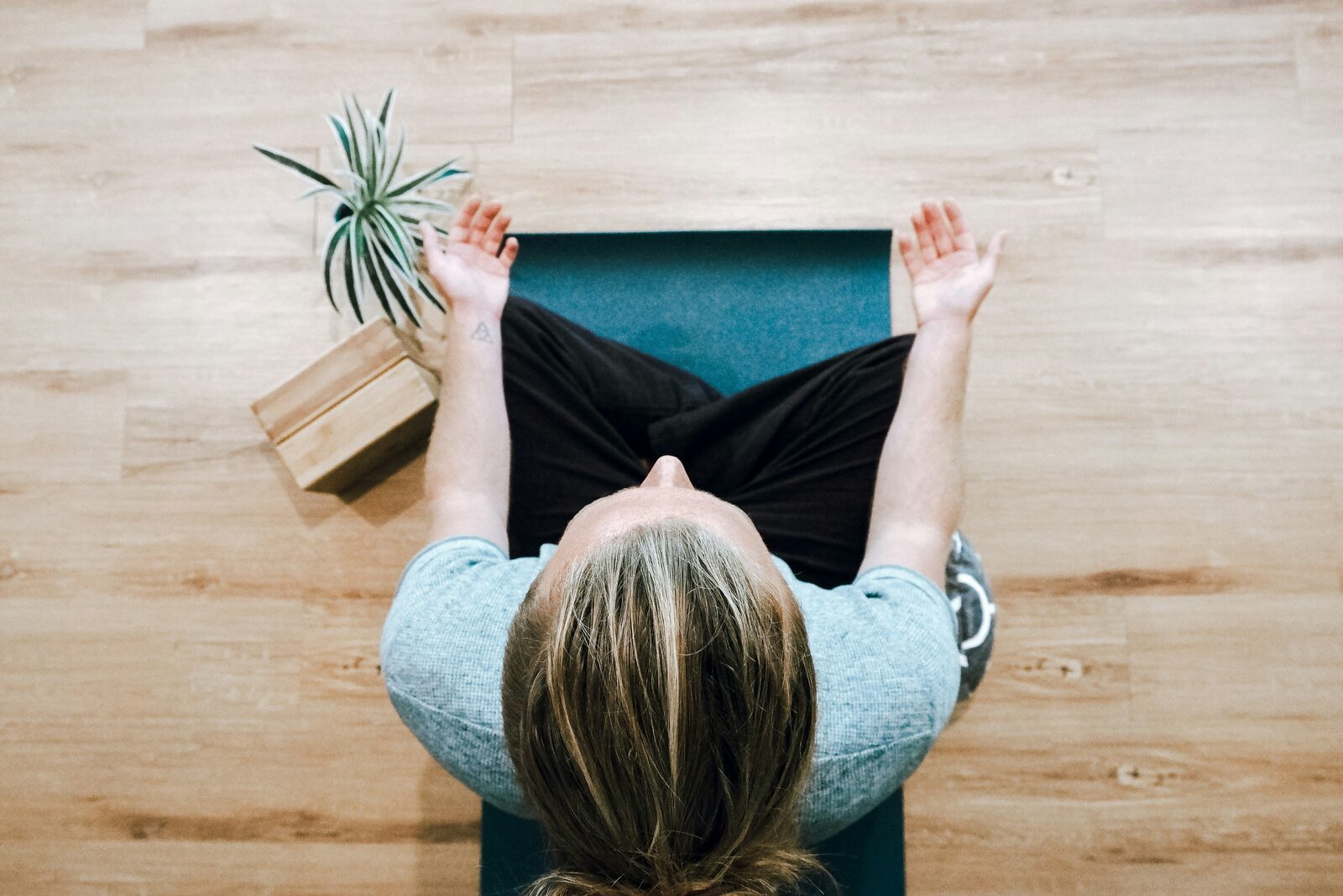 Meditation auf der Yogamatte